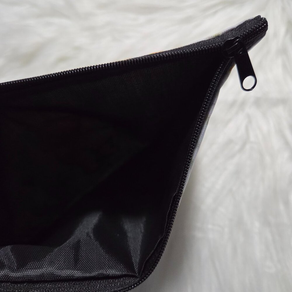 Winnie the Pooh Zipper Pouch - Picture 4 of 4